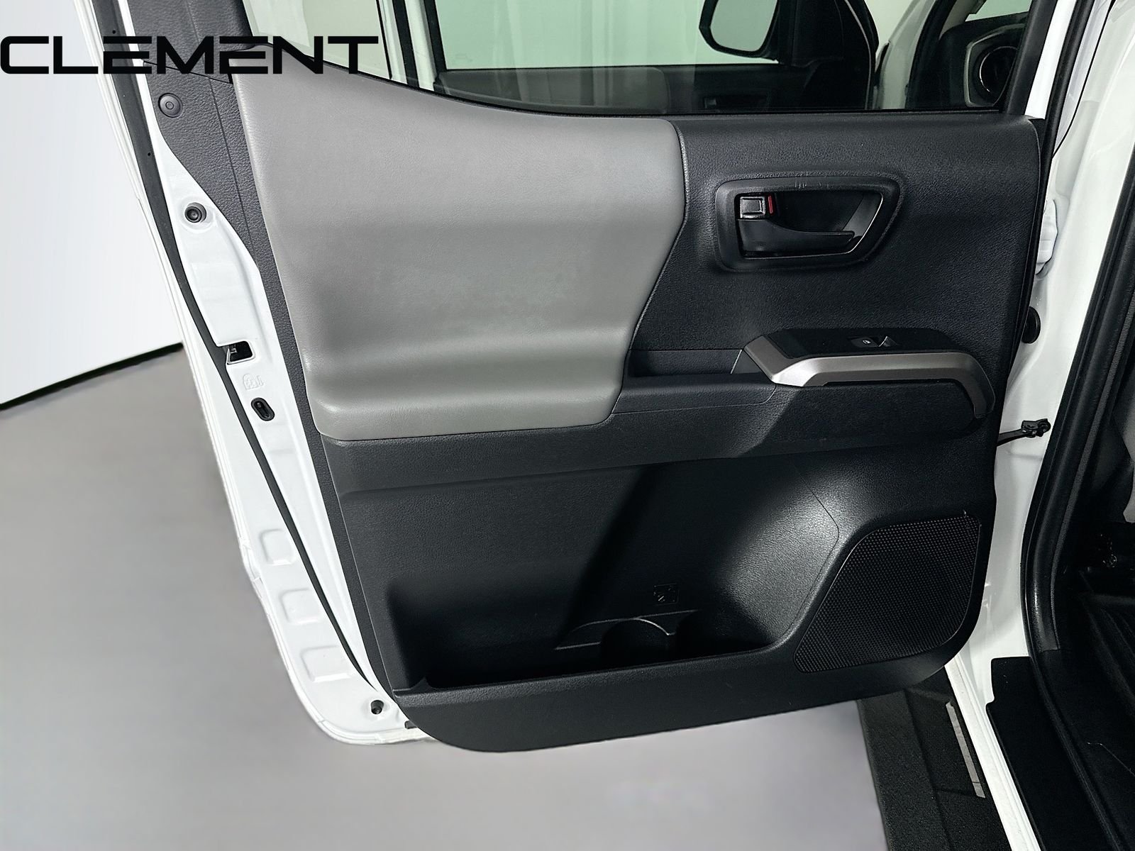 Used 2023 White Toyota SR5 image 29