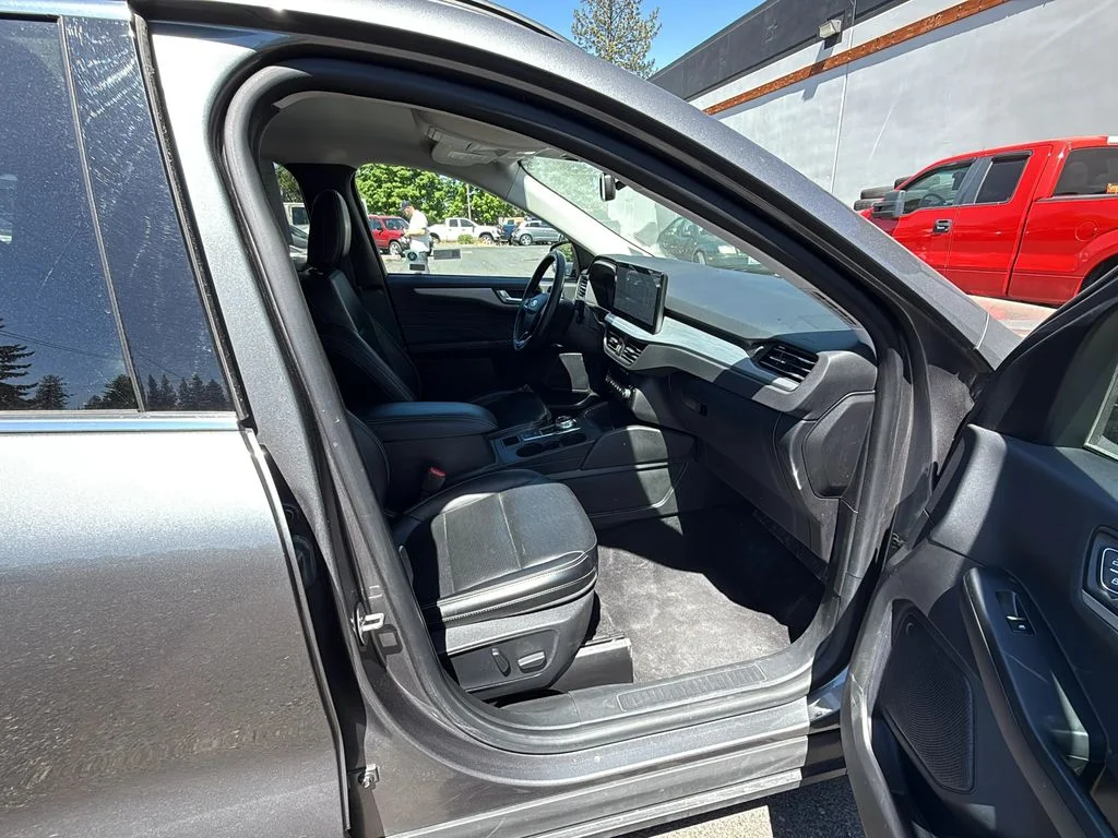 Used 2024 Carbonized Grey Metallic Ford Platinum image 23