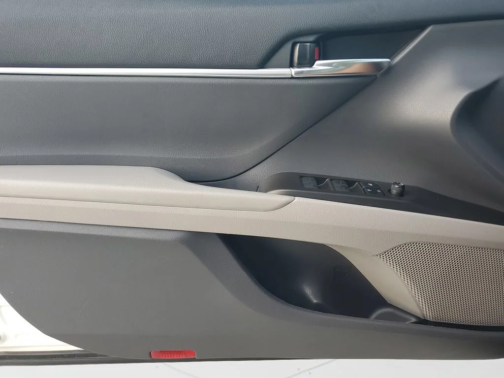 Used 2022 White Toyota LE Hybrid image 18