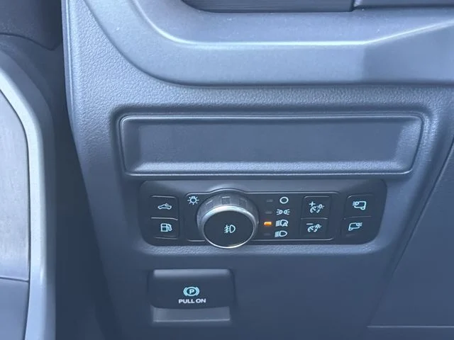 Used 2025 Red Ford XLT image 29