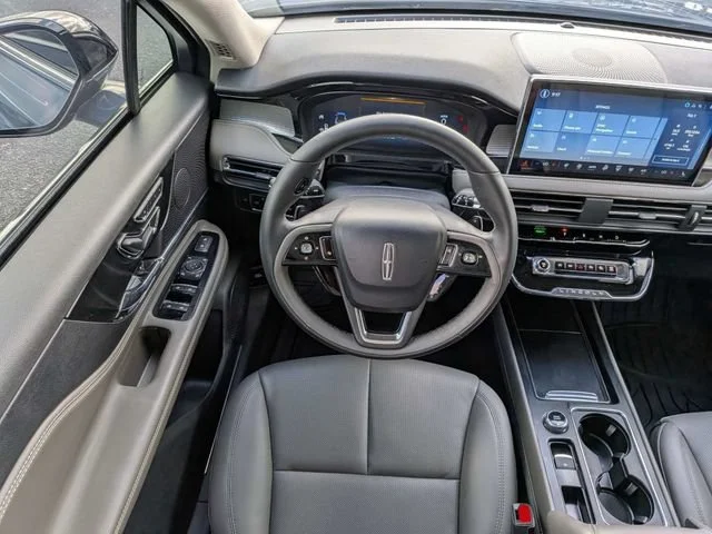 Used 2025 Whisper Blue Me Lincoln Premiere image 17