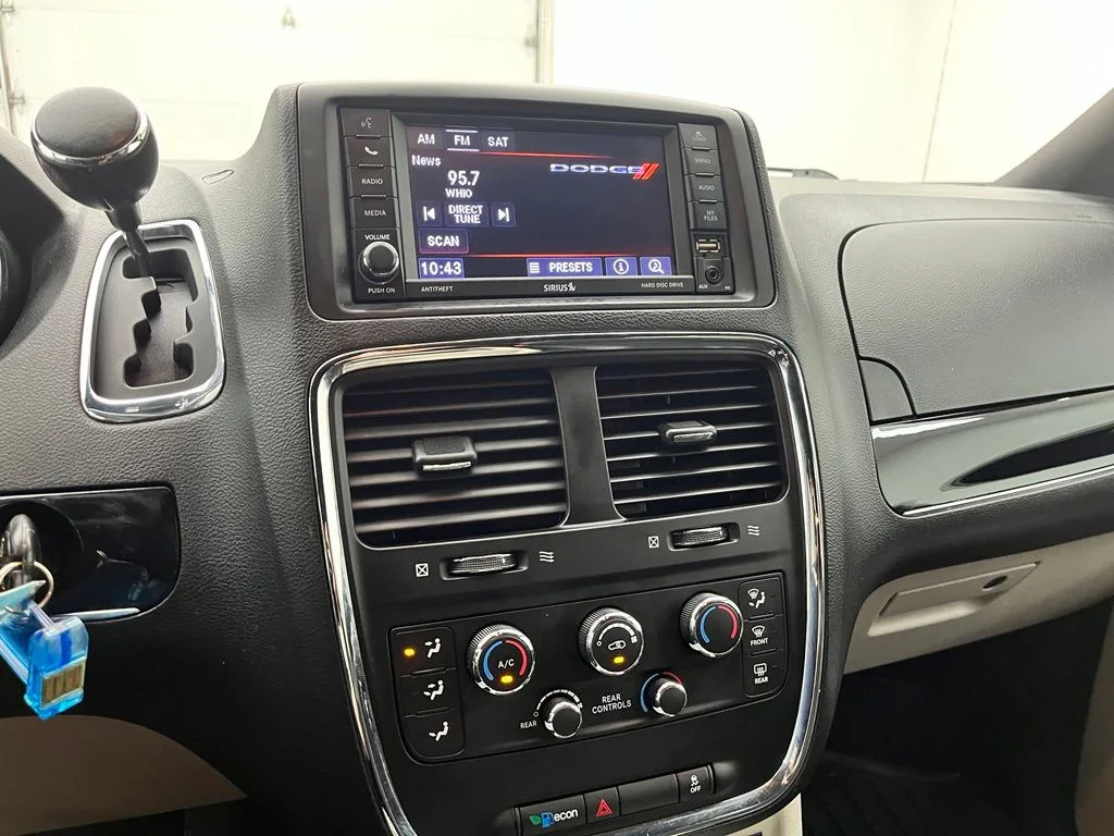 Used 2019 Black Dodge SXT image 25
