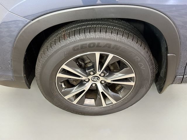 Used 2016 Blue Toyota XLE V6 image 33
