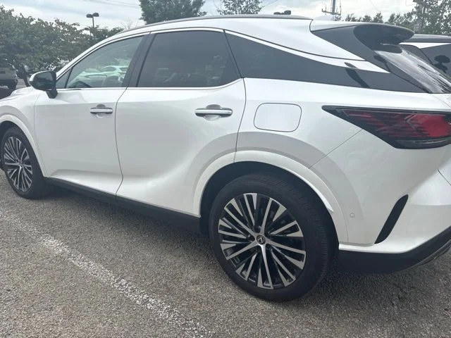 Used 2025 White Lexus 350 Premium Plus image 3