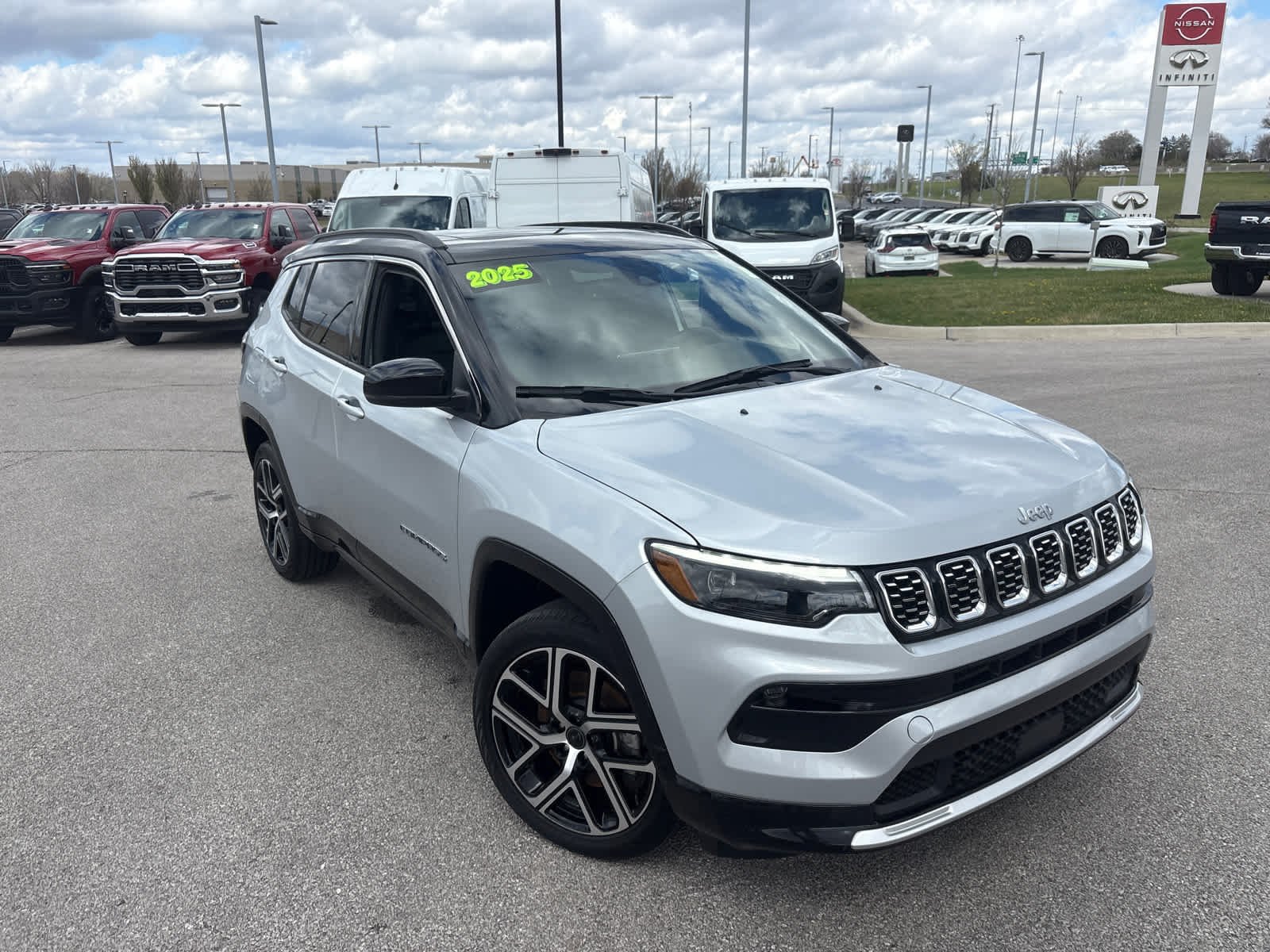 Used 2025 Jeep Compass Limited with VIN 3C4NJDCN9ST535237 for sale in Kansas City
