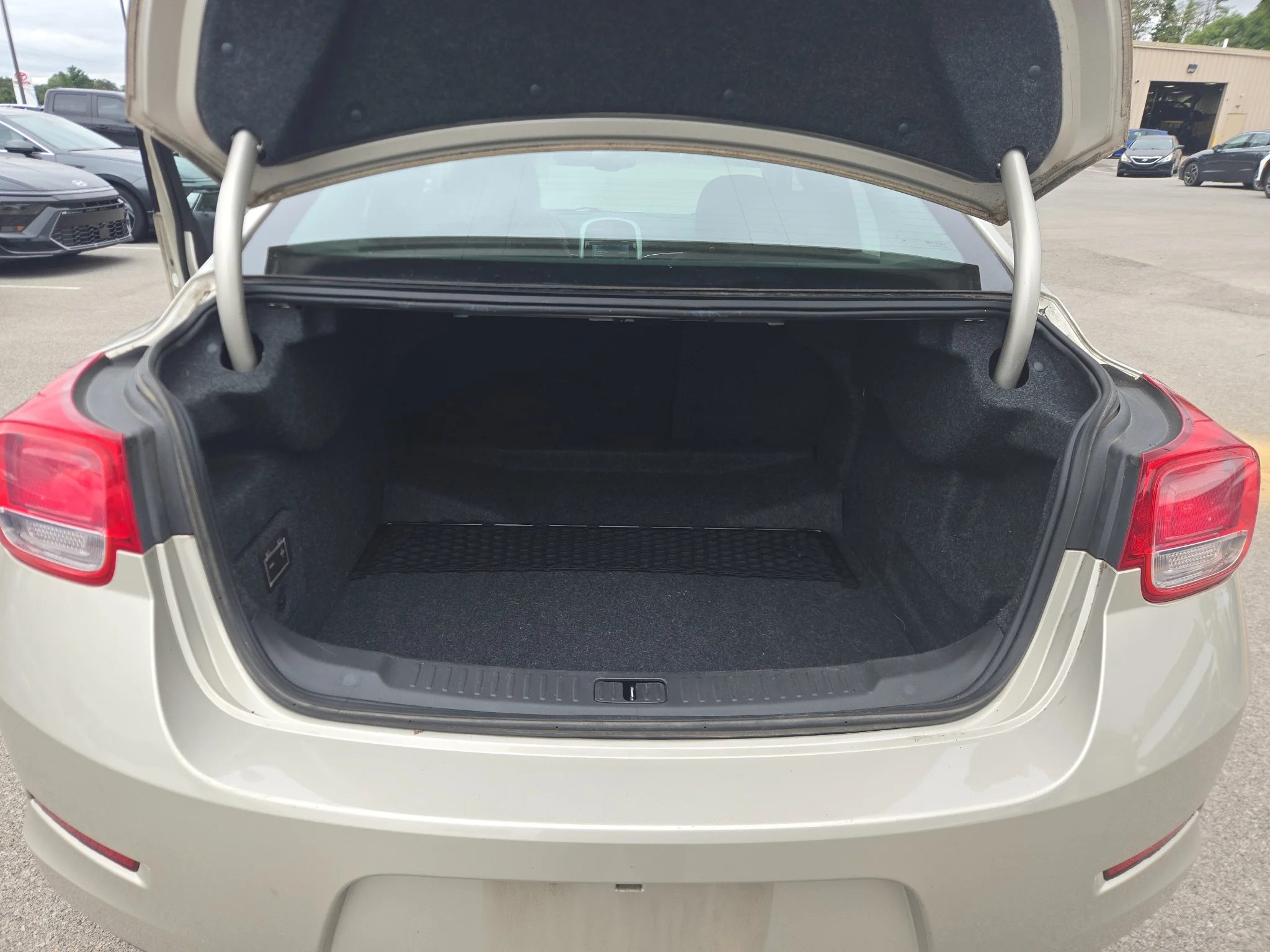 Used 2016 Champagne Silver Metallic Chevrolet LT image 13