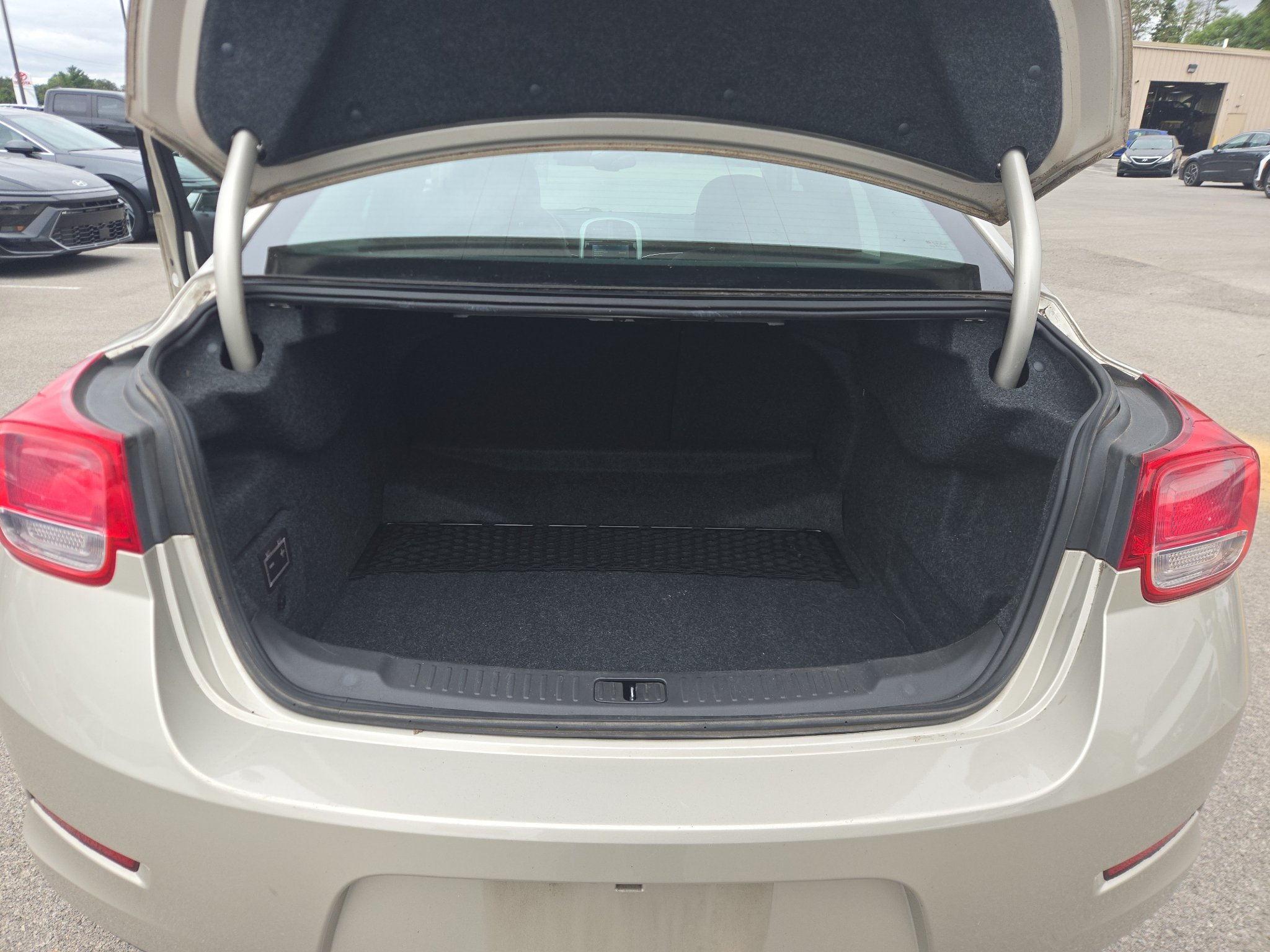Used 2016 Champagne Silver Metallic Chevrolet LT image 13