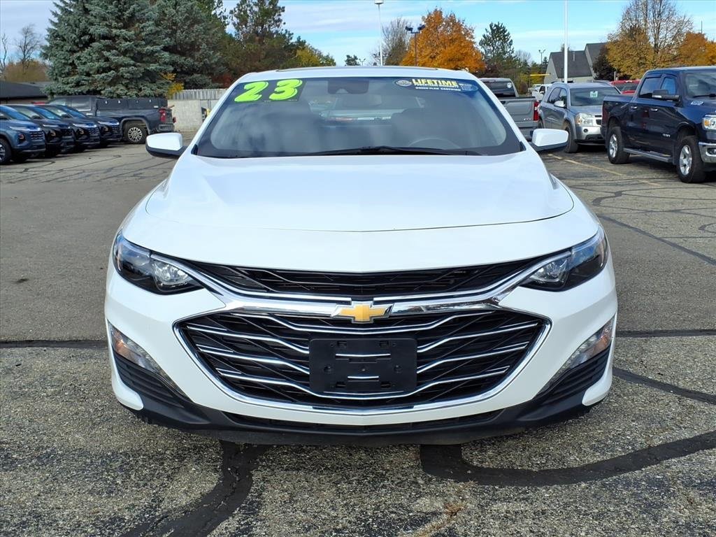 2023 Chevrolet Malibu 1LT photo 2