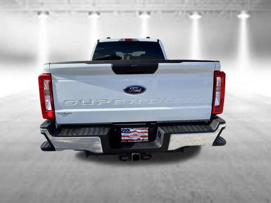 Used 2026 Oxford White Ford XLT image 5
