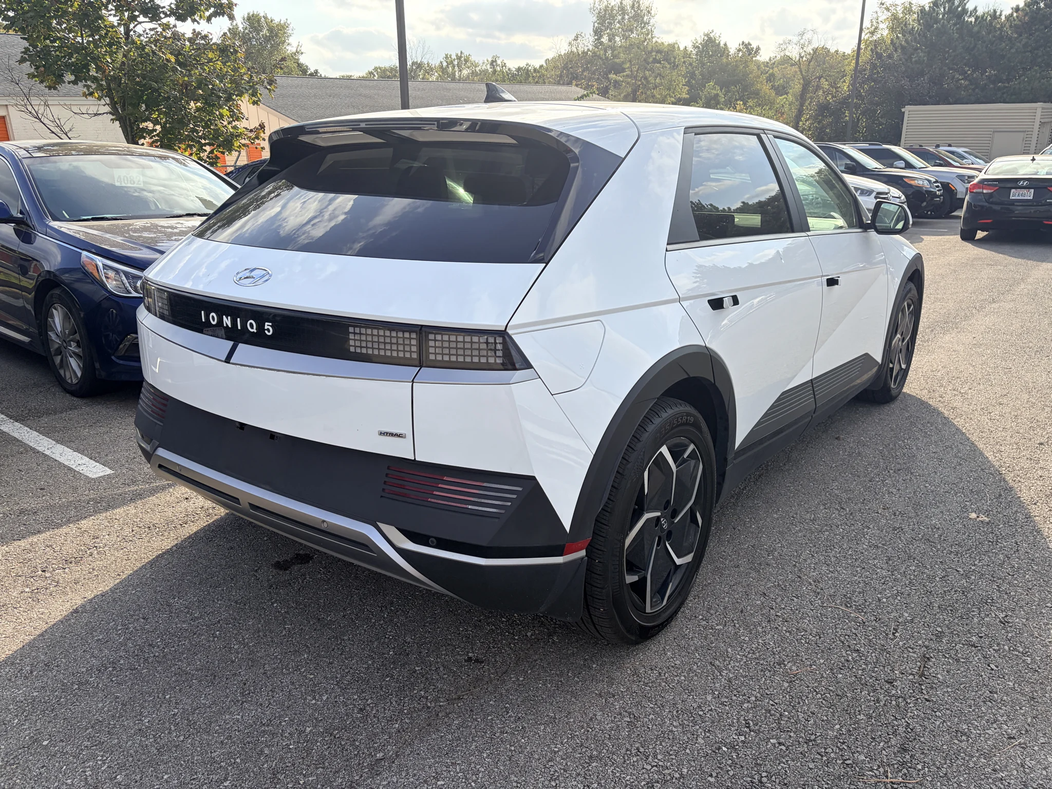 Used 2023 Atlas White Hyundai SEL image 2