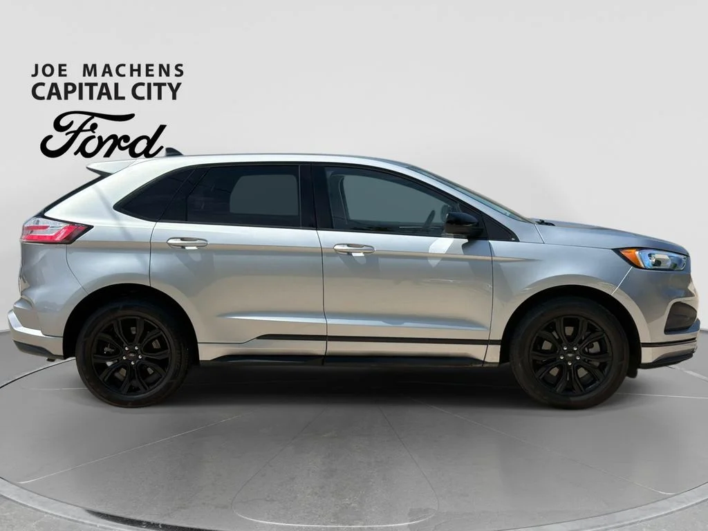 Used 2022 Silver Metallic Ford SE image 3