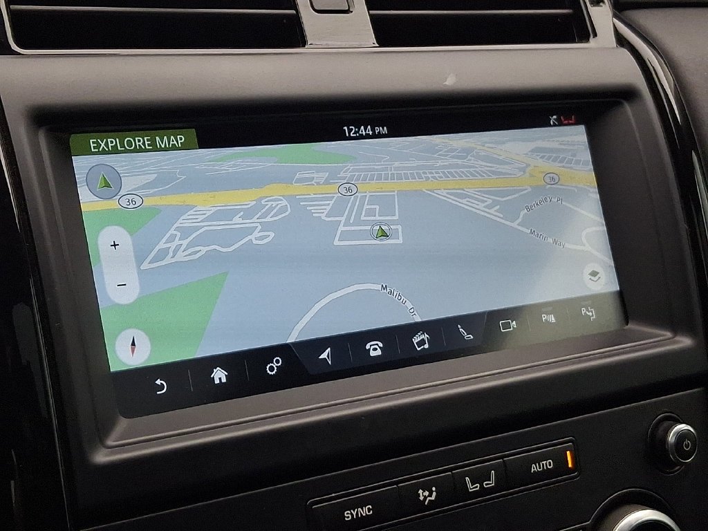 Used 2020  Land Rover SE image 19