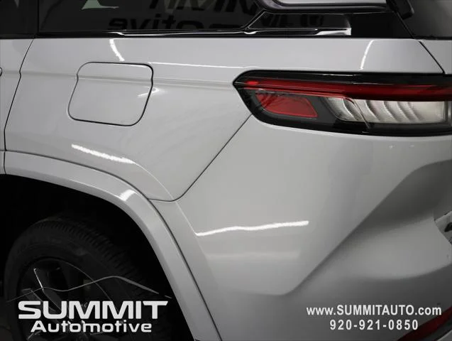 New 2026 Silver Zynith Exterior Paint Jeep Limited image 35