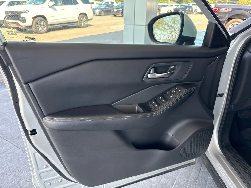 Used 2025 Silver Nissan SV image 29
