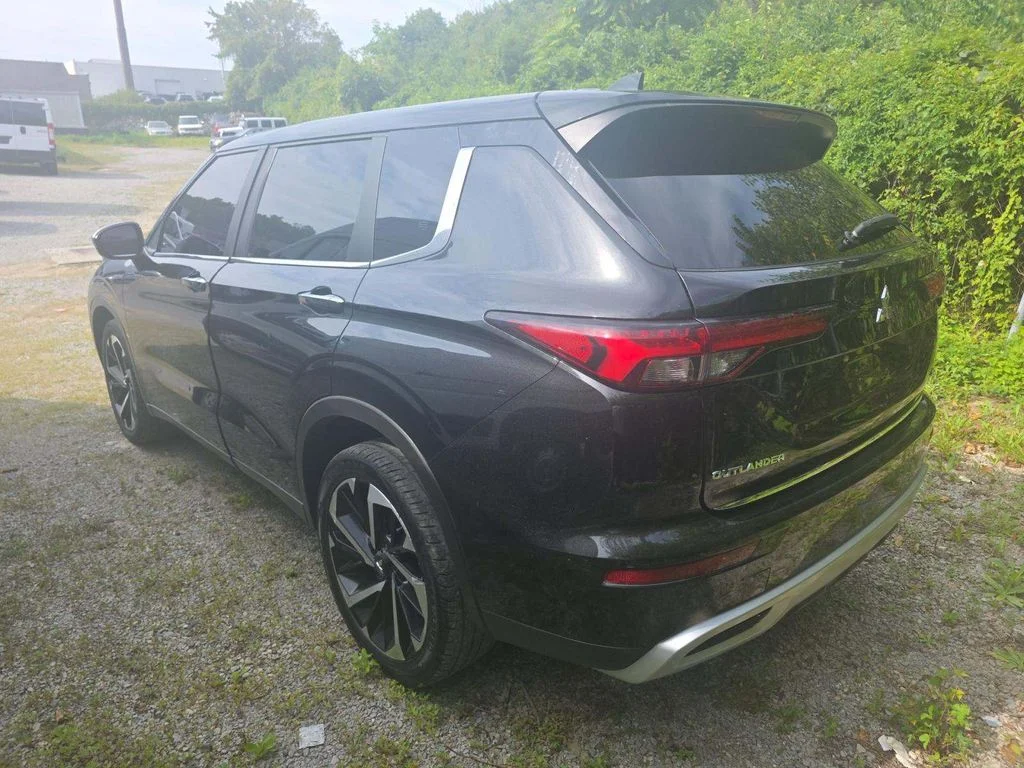 Used 2023 Black Mitsubishi SE image 7