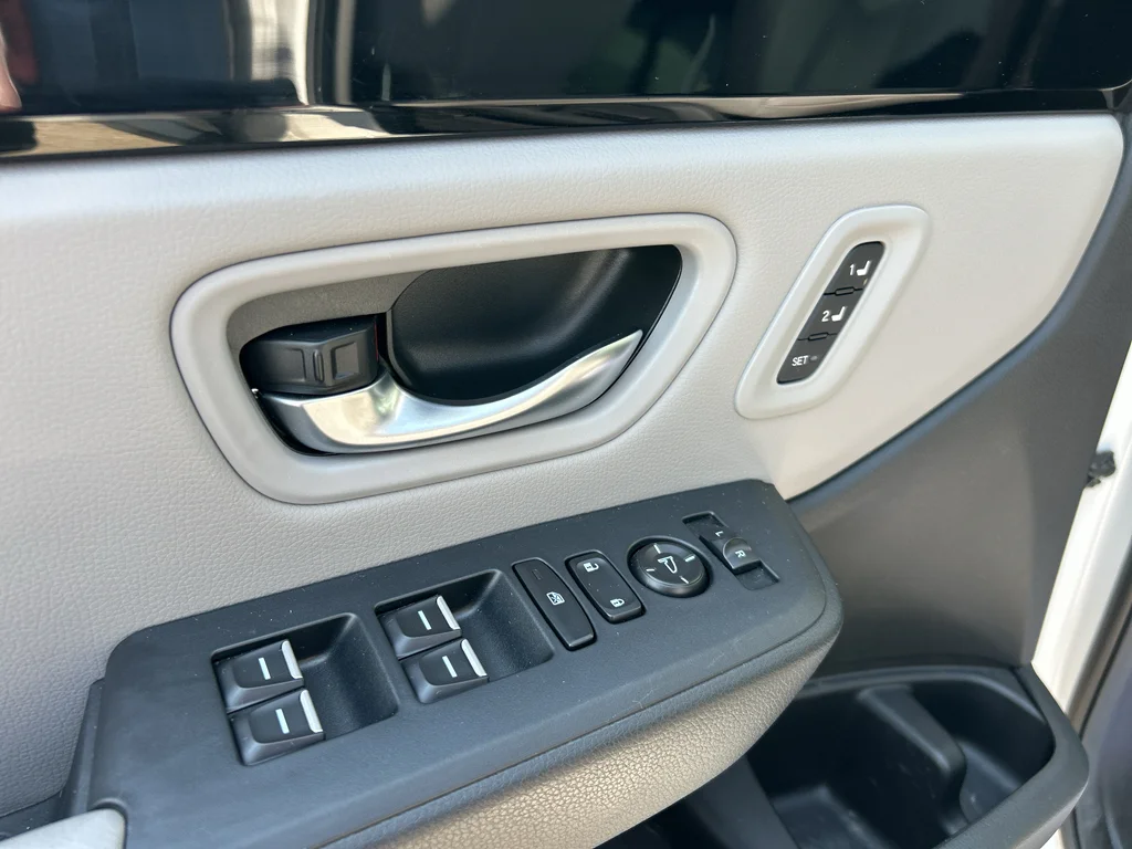 Used 2024 White Honda EX-L 7 Passenger image 7