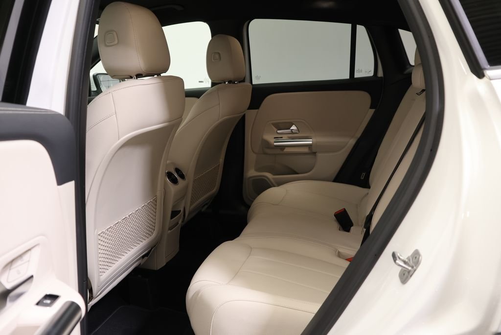 Used 2026 Polar White Mercedes-Benz GLA 250 image 42