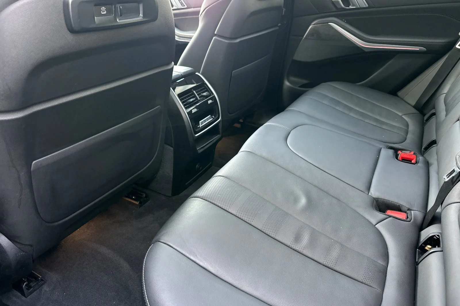 Used 2021 Black Sapphire Metallic BMW sDrive40i image 11