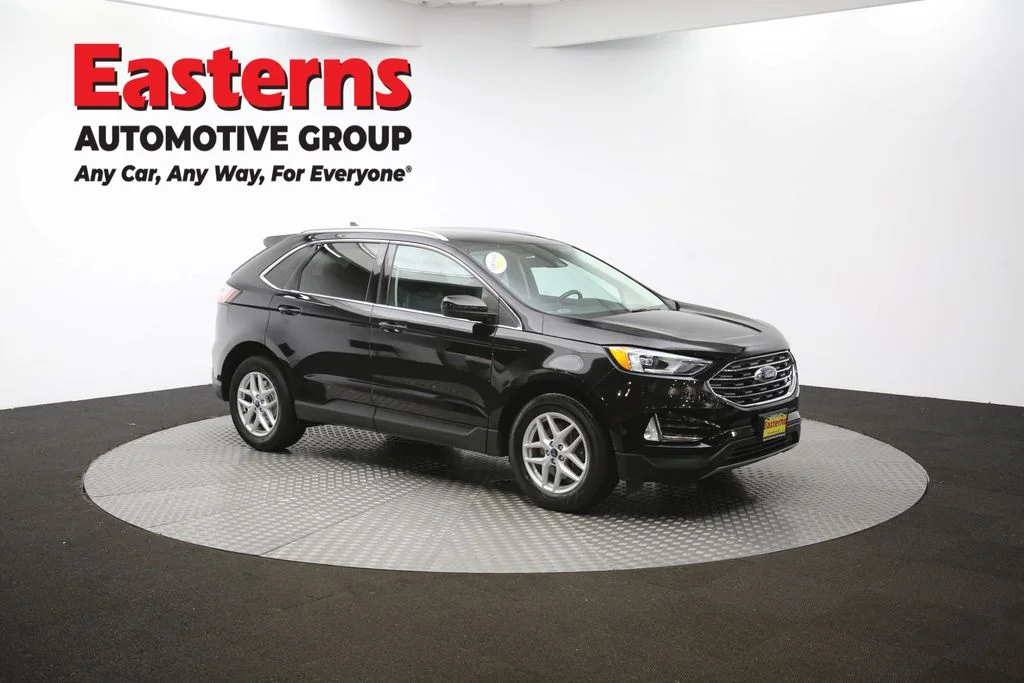 Used 2022 Black Ford SEL image 47