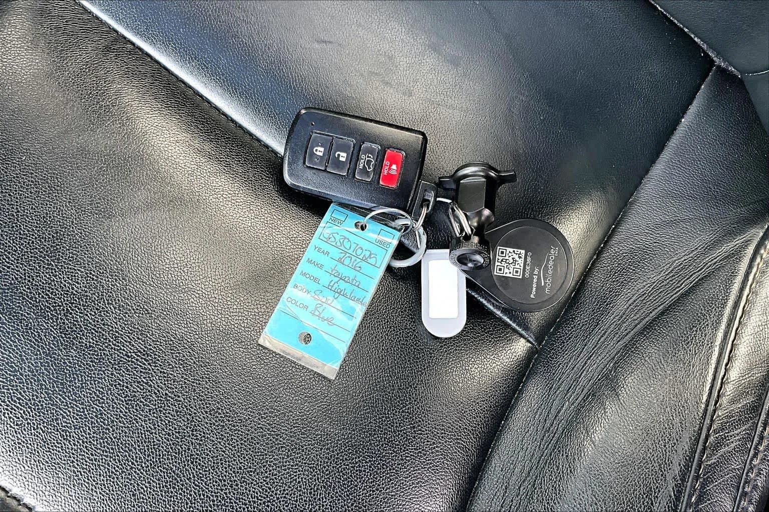 Used 2016 Shoreline Blue Pearl Toyota XLE image 15