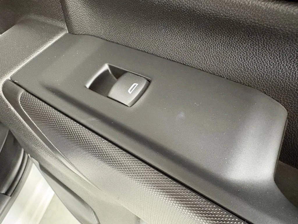 Used 2025 White Chevrolet Custom image 19