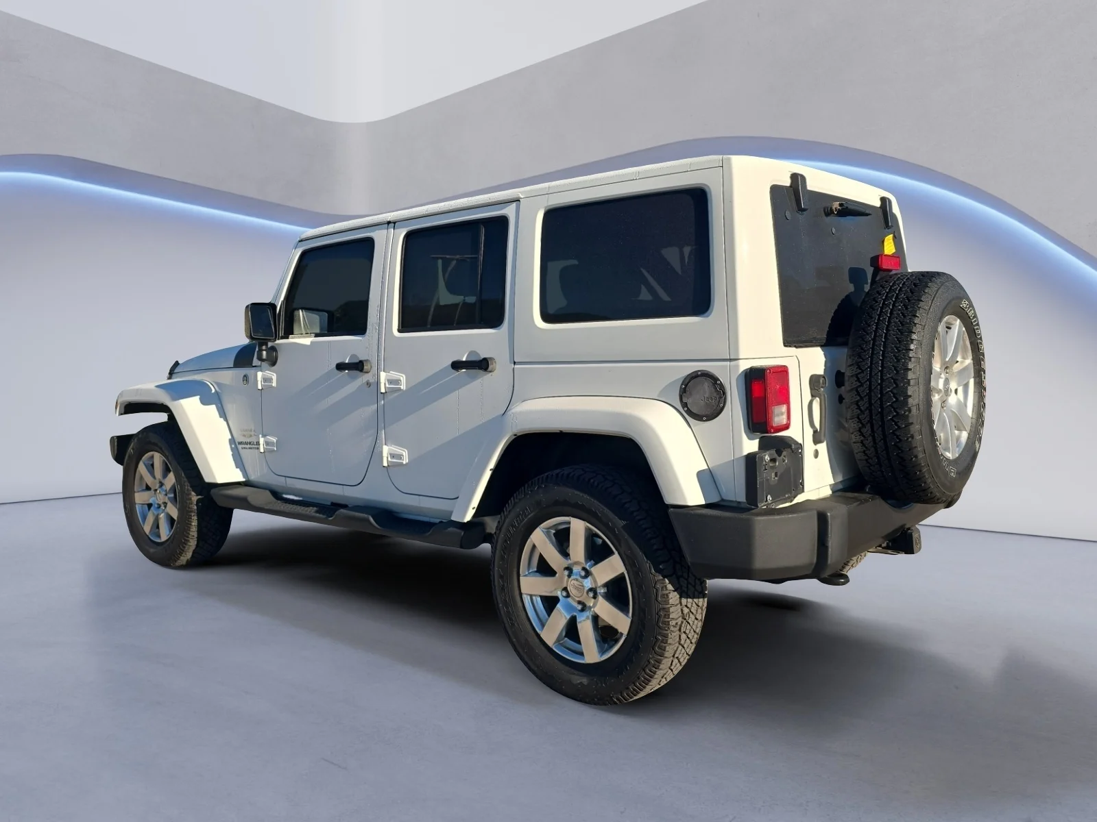 Used 2012 Bright White Clearcoat Jeep Sahara image 4