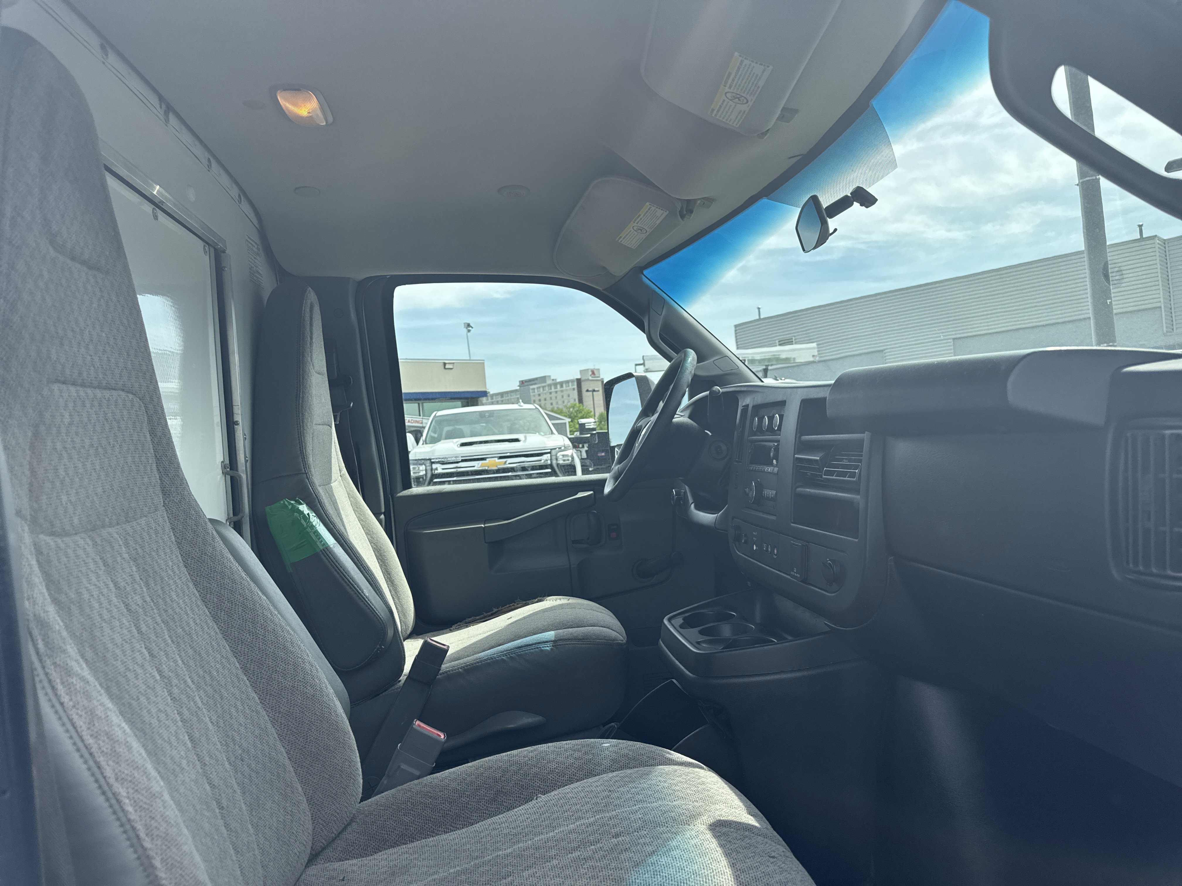 Used 2018 Summit White Chevrolet  image 10