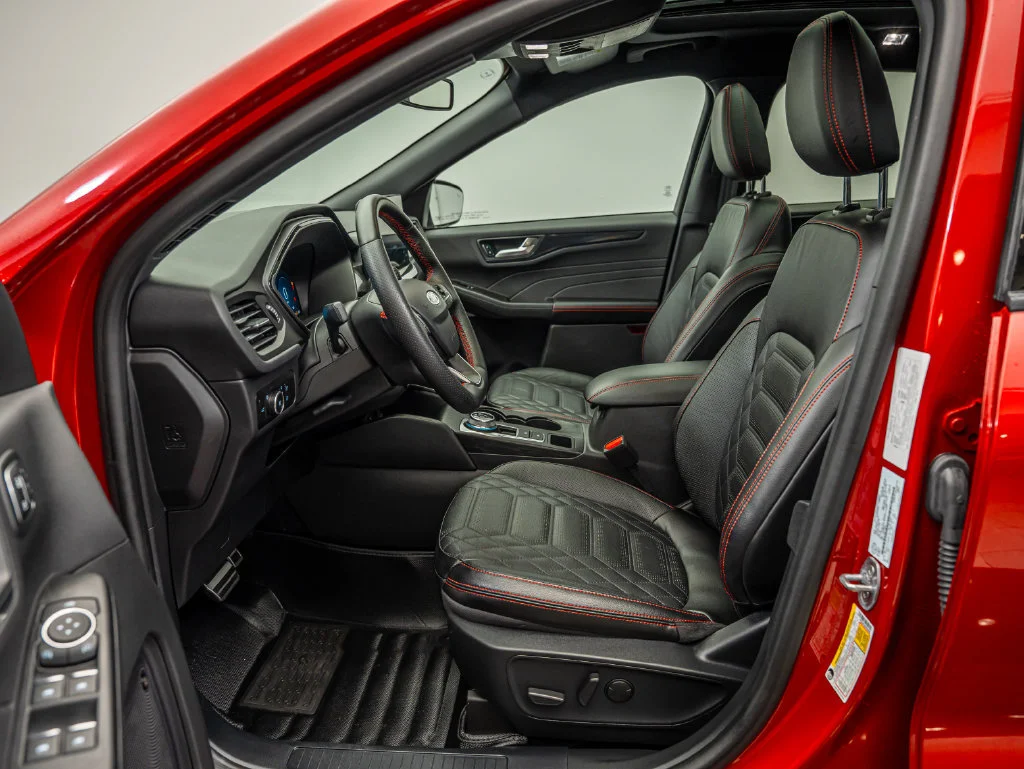 Used 2024 Rapid Red Metallic Tinted Clearcoat Ford ST-Line Elite image 31