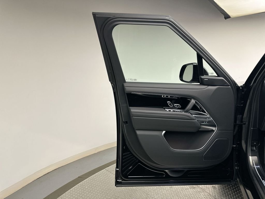 New 2026 Santorini Black Land Rover SE image 17
