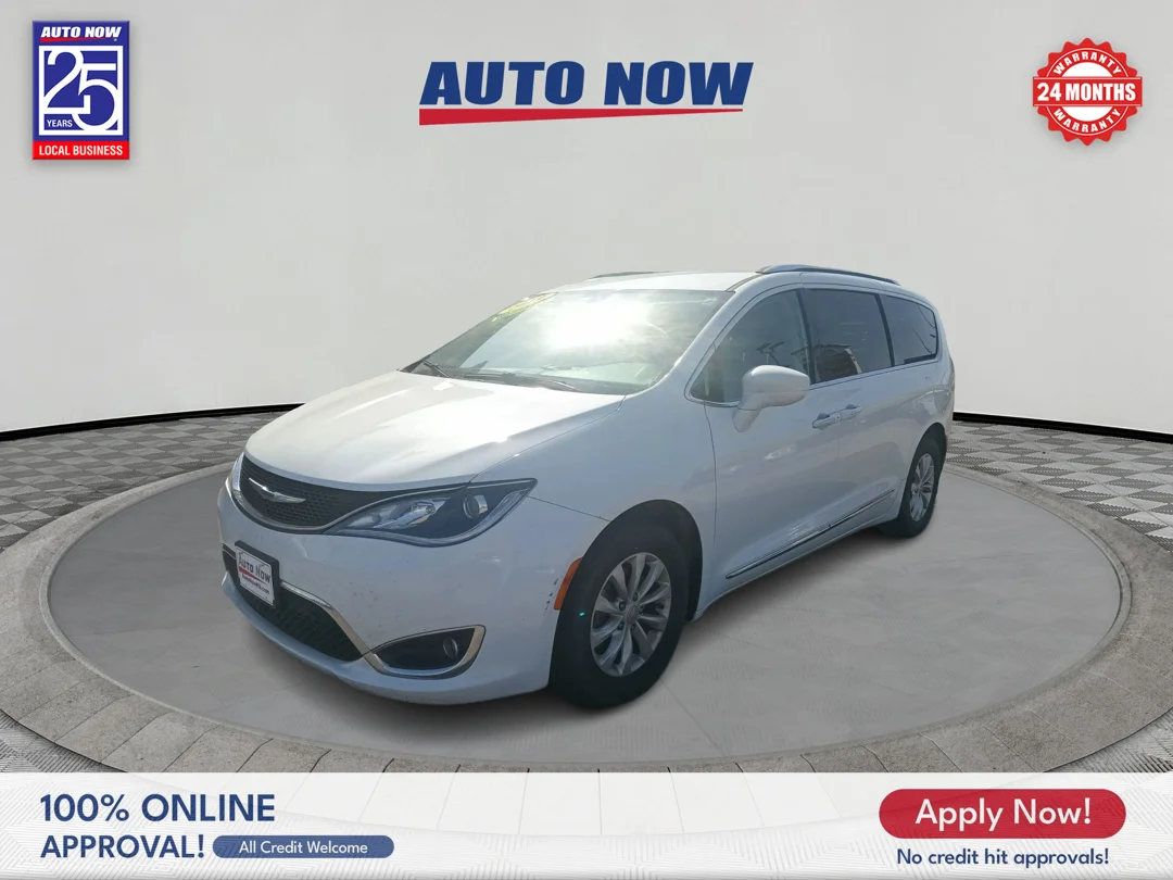 2019 Chrysler Pacifica Touring L's photo