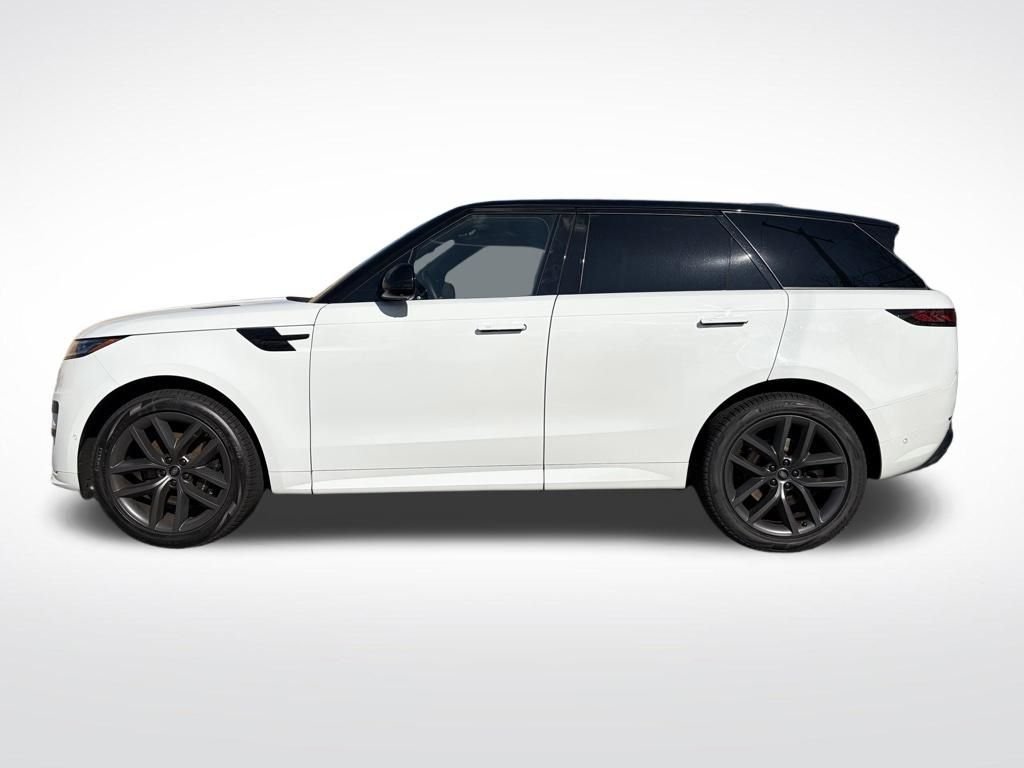 Used 2024 White Land Rover Dynamic SE image 5