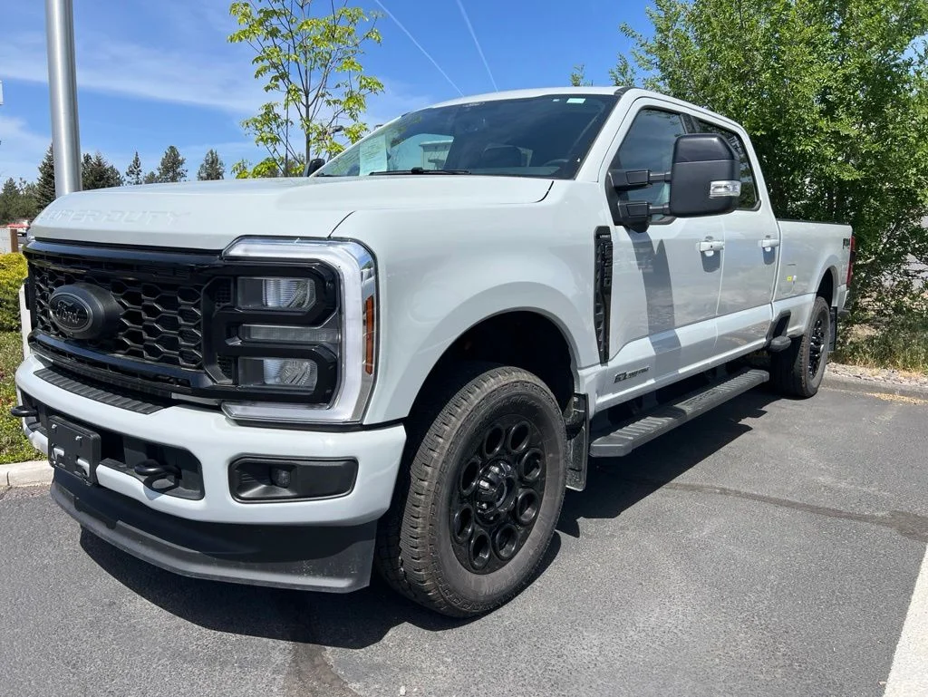 2025 Ford F-350 Lariat 4x4 Crew Cab 176 in SRW's photo