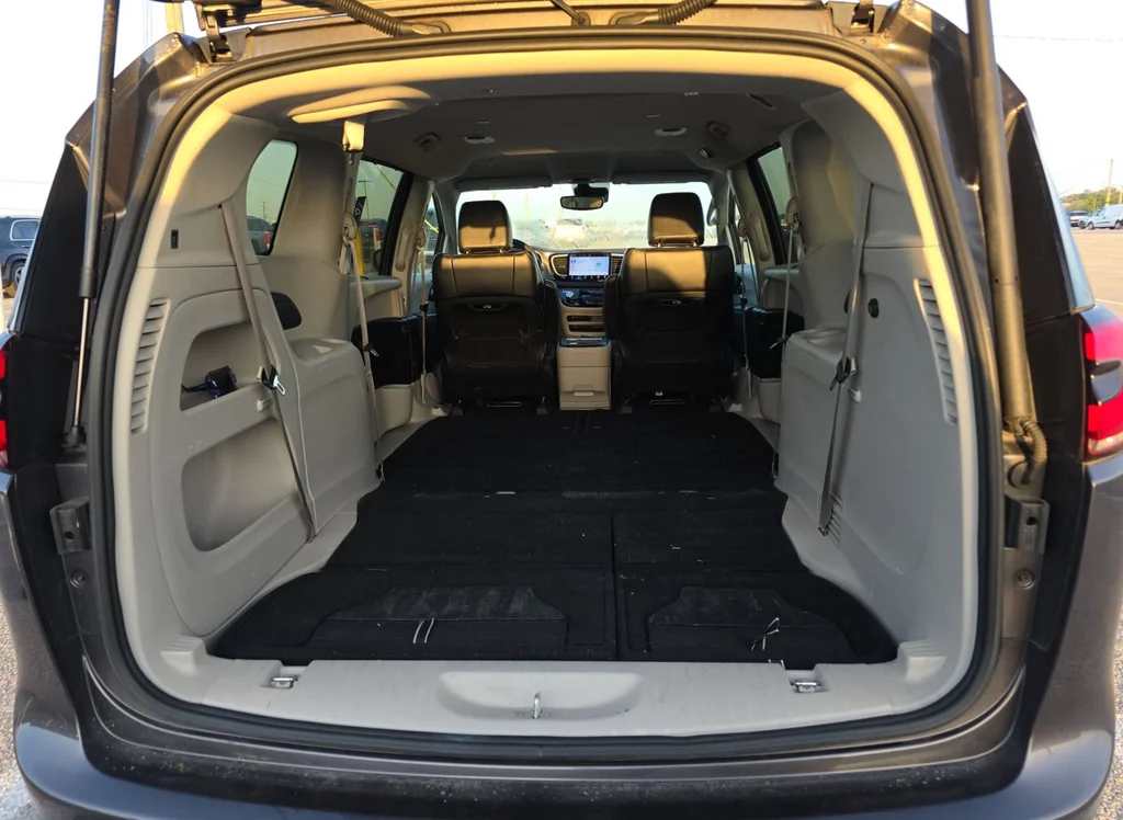 Used 2023 Gray Chrysler Touring L image 6