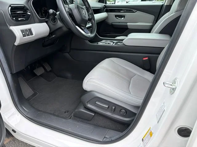 Used 2025 White Honda EX-L image 9