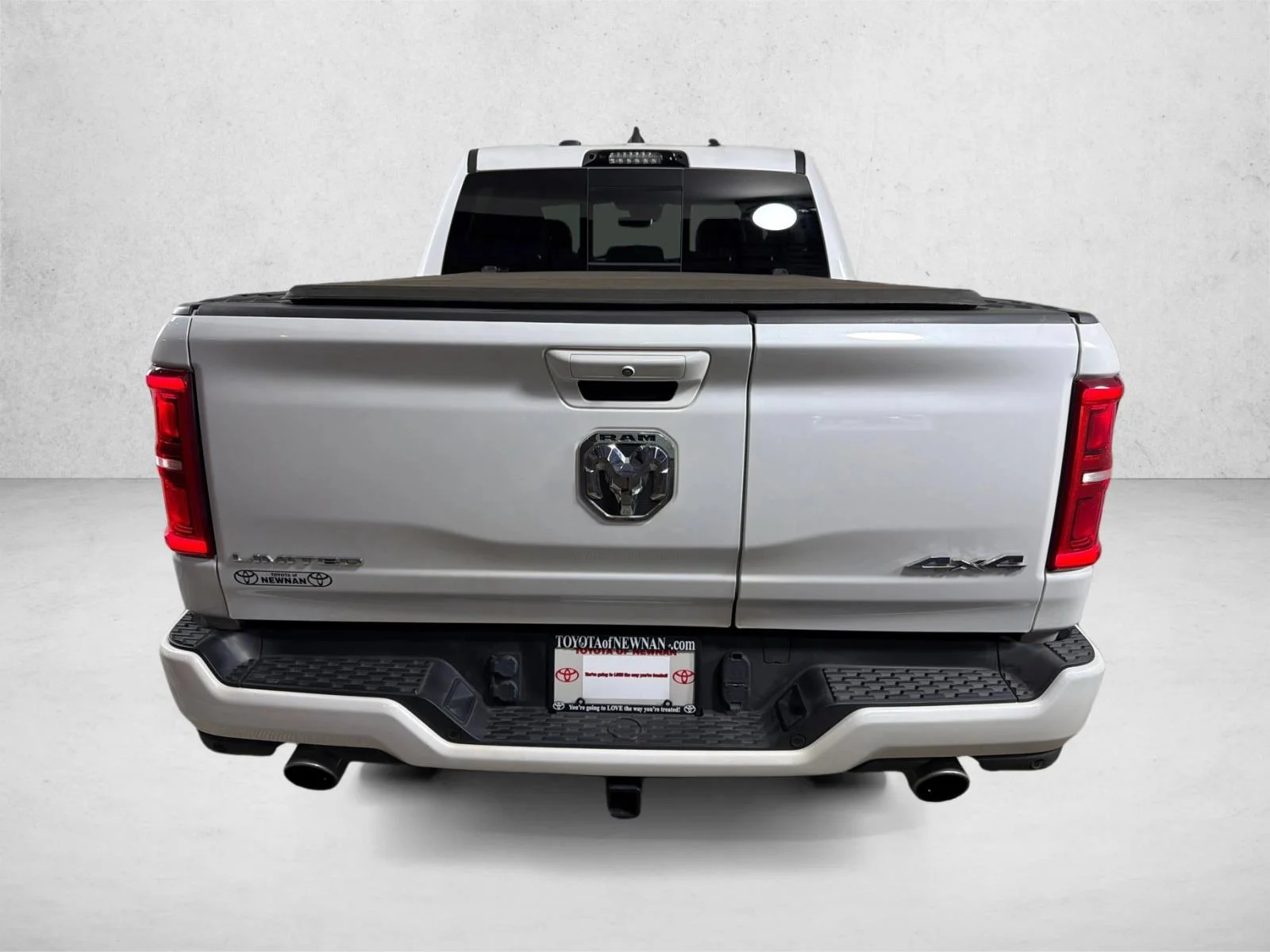 Used 2025 White Ram Limited image 6