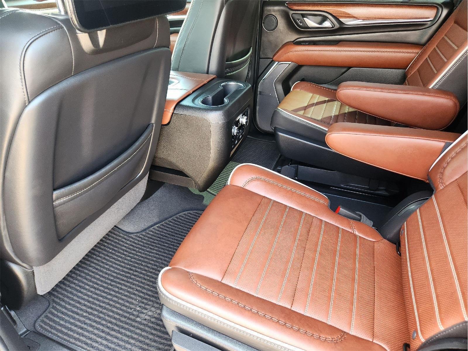 Used 2024 White Frost Tricoat GMC Denali Ultimate image 30