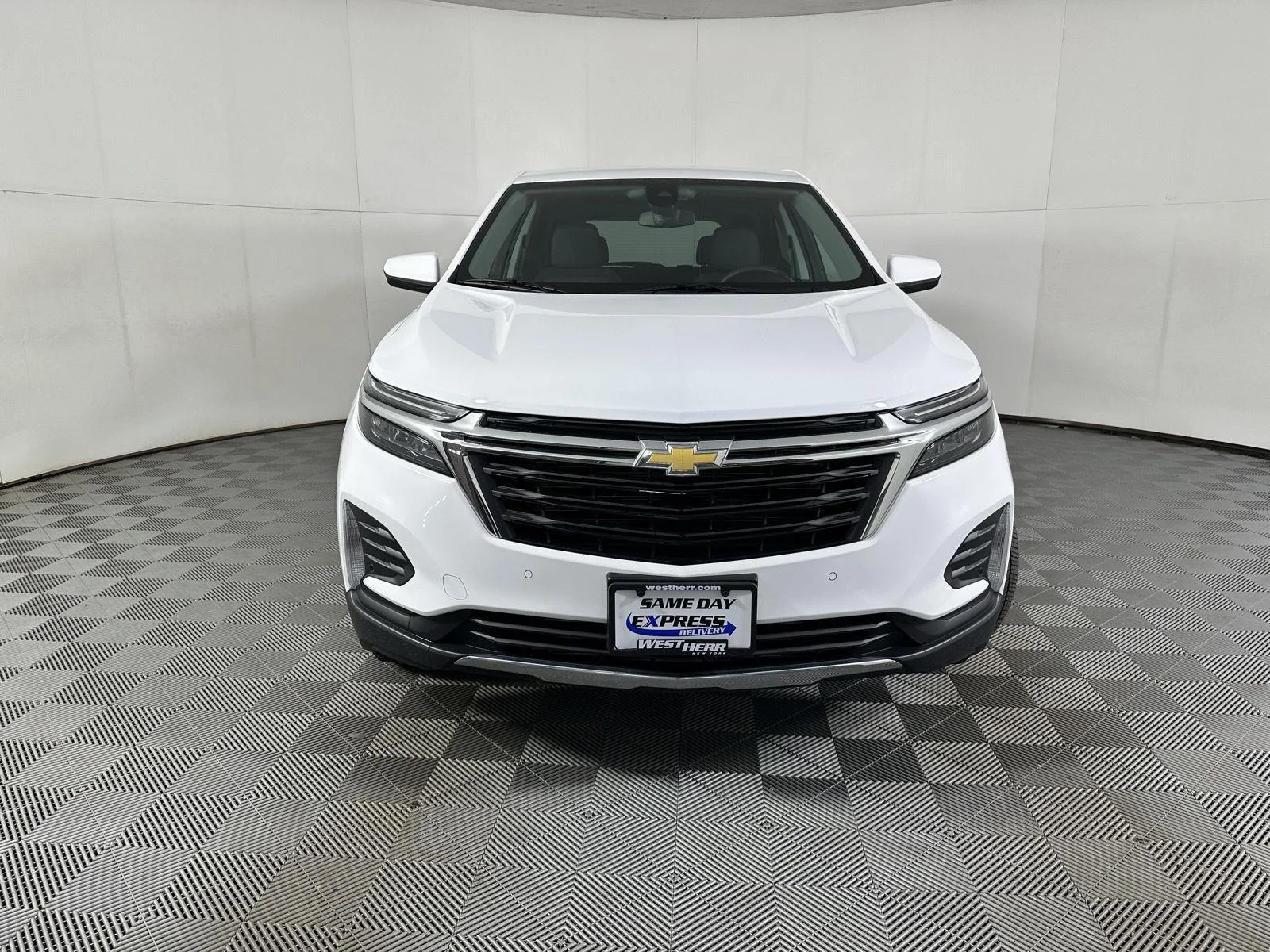 Used 2024 Summit White Chevrolet LT image 2