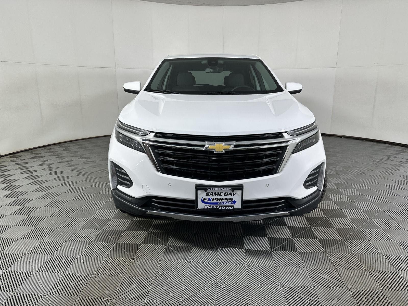 Used 2024 Summit White Chevrolet LT image 13