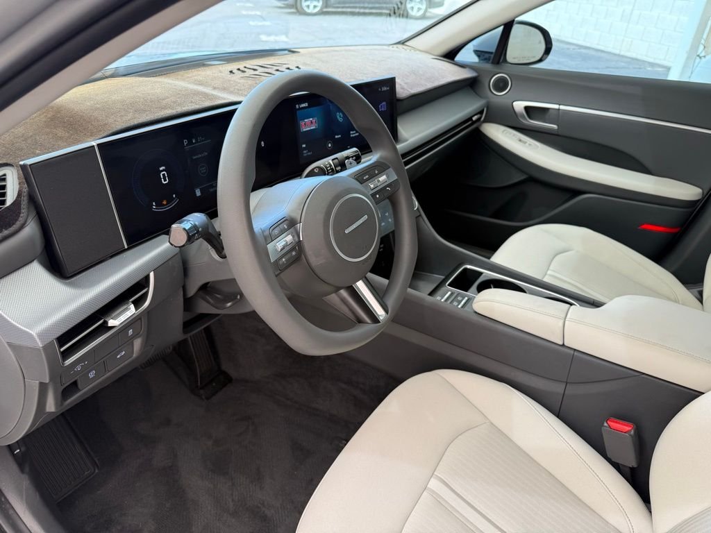 Used 2024 Silver Hyundai SEL image 27
