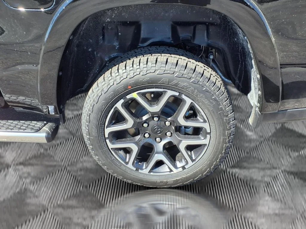 New 2026 Diamond Black Crystal Pearl-Coat Exterior Paint RAM Laramie image 19