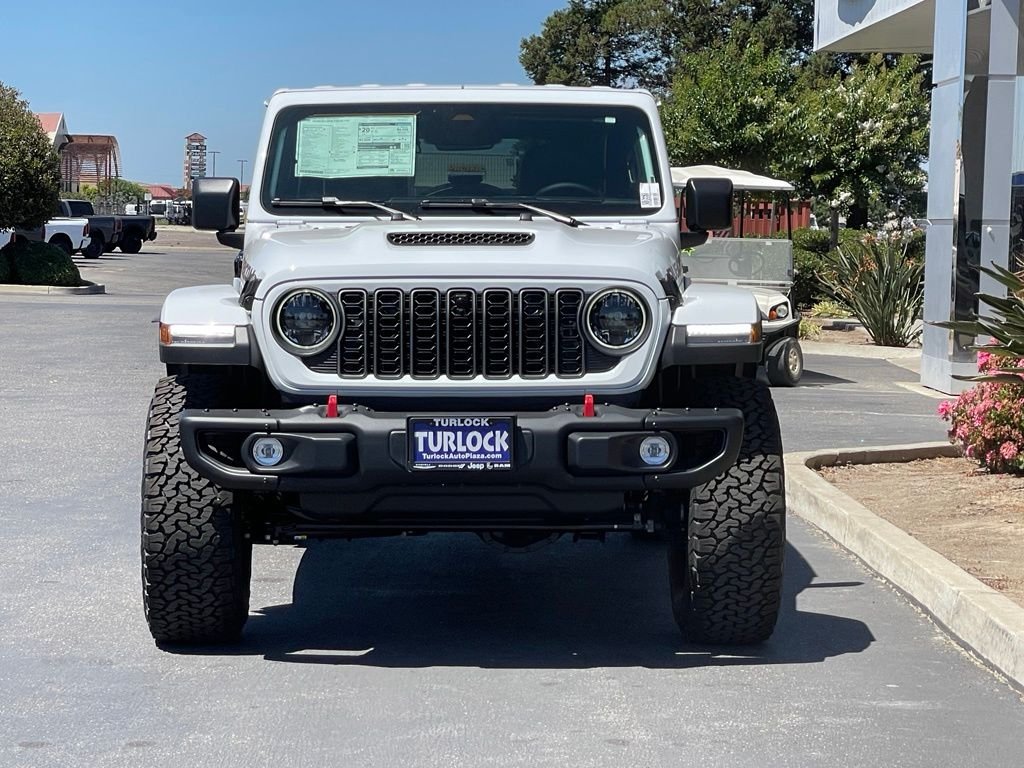 New 2026 Bright White Clear-Coat Exterior Paint Jeep Rubicon X image 2