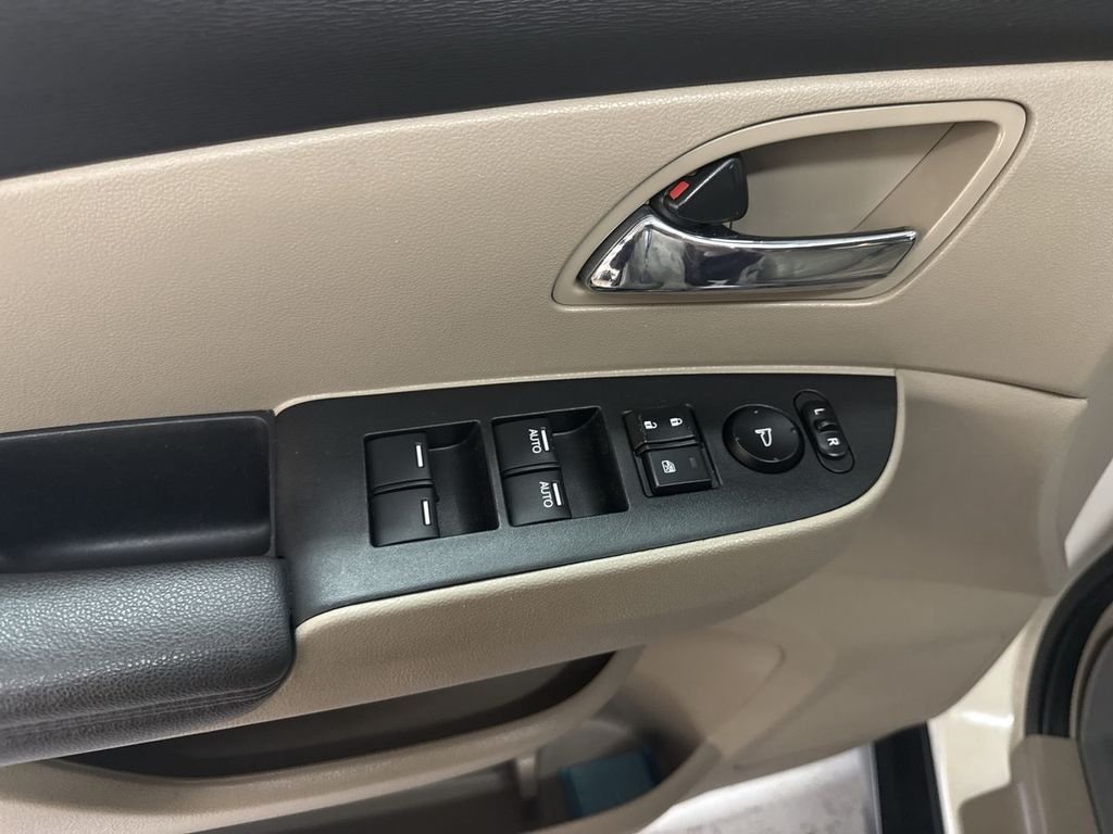 Used 2017 White Diamond Pearl Honda EX-L image 15