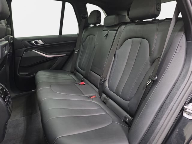 Certified Used 2022 Black Sapphire Metallic BMW xDrive40i image 13