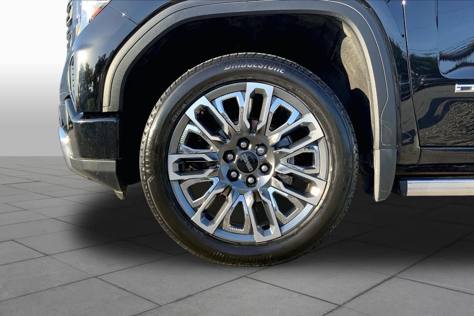 Used 2025 Onyx Black GMC Denali Ultimate image 11