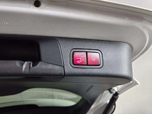 Used 2026 White Mercedes-Benz GLB 250 image 12