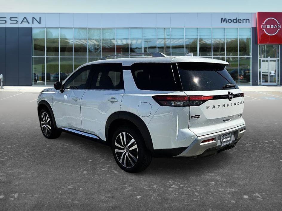Used 2025 Everest White Pearl Tricoat Nissan Platinum image 2