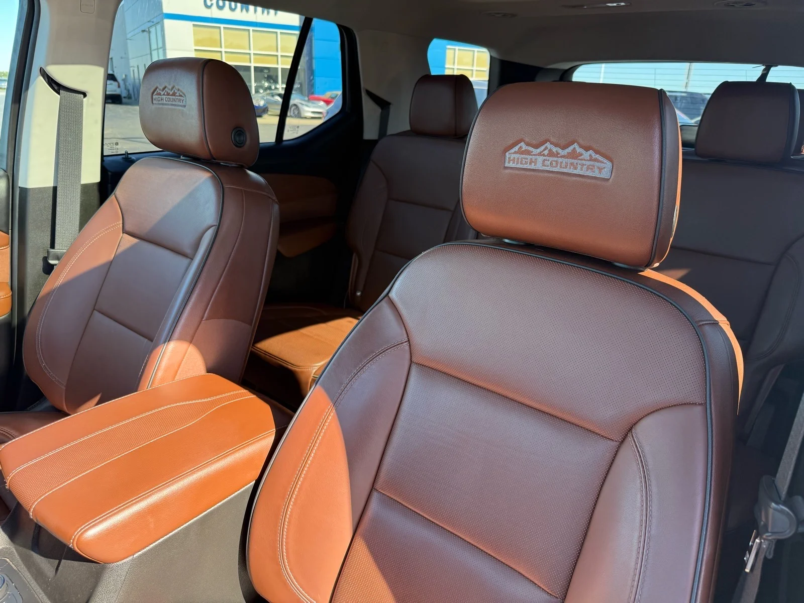 Used 2021 IRIDESCENT PEARL TRICOAT Chevrolet High Country image 14