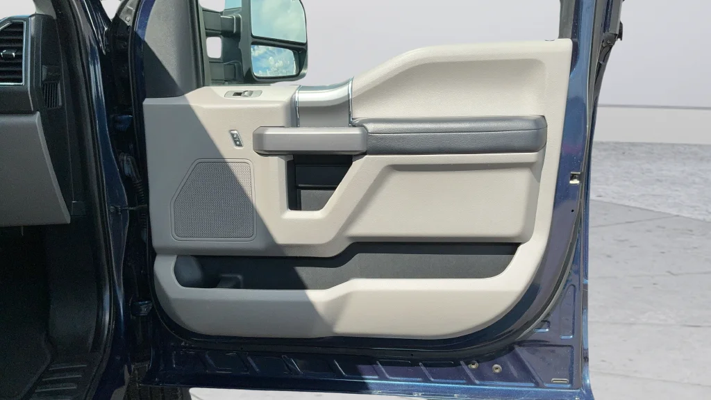 Used 2018 Blue Ford XLT image 22