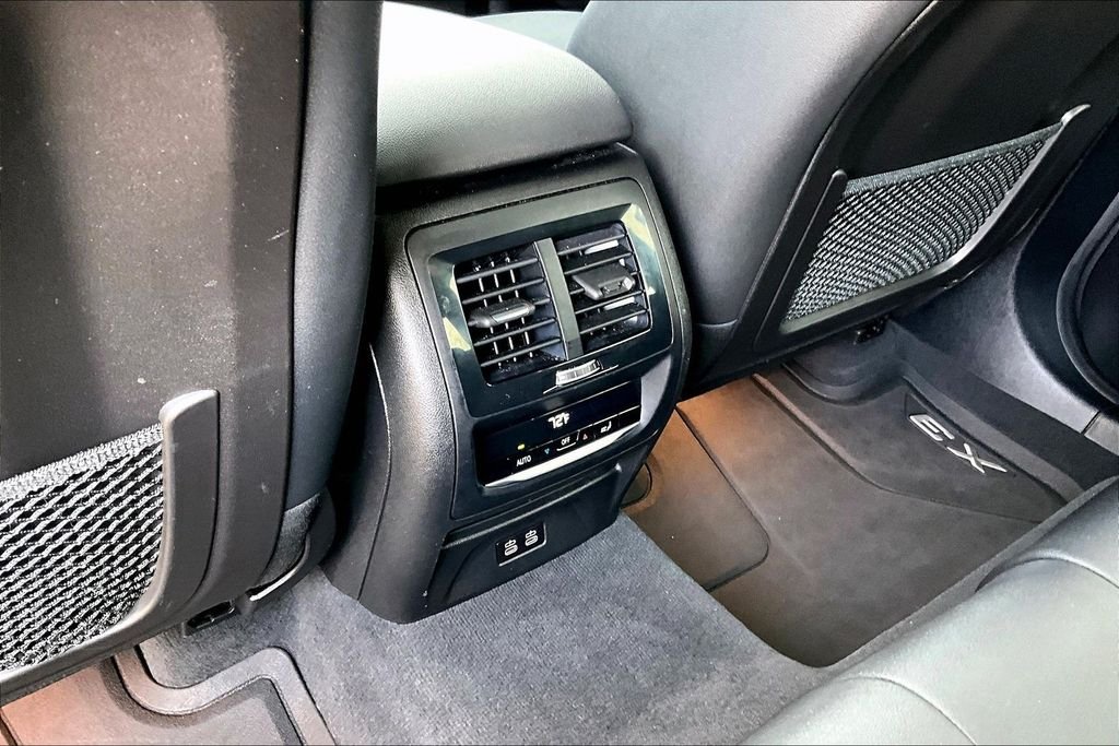 Used 2021 White BMW xDrive30i image 24