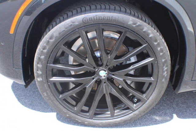 Used 2023 Black Sapphire Metallic BMW xDrive40i image 5